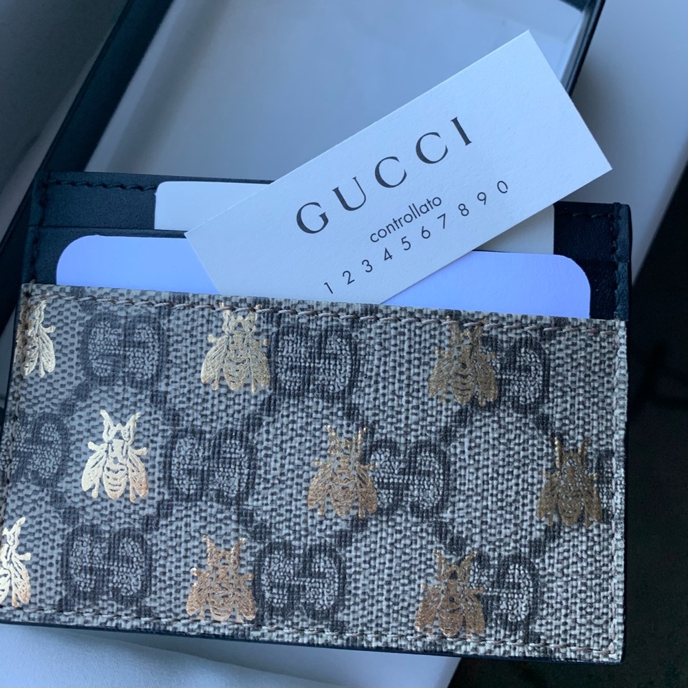 Authentic Gucci Bee Card Case! ❤️🐝